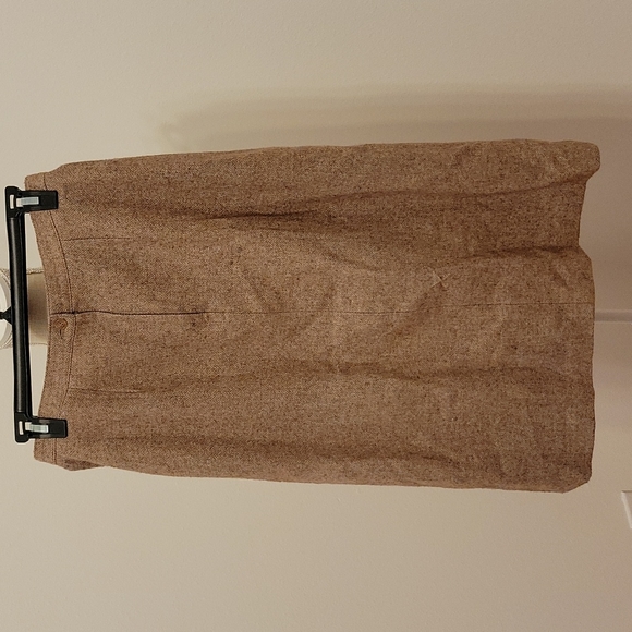Vintage P.B.D. International Wool blend skirt with pleated front in Khacki - Picture 6 of 12